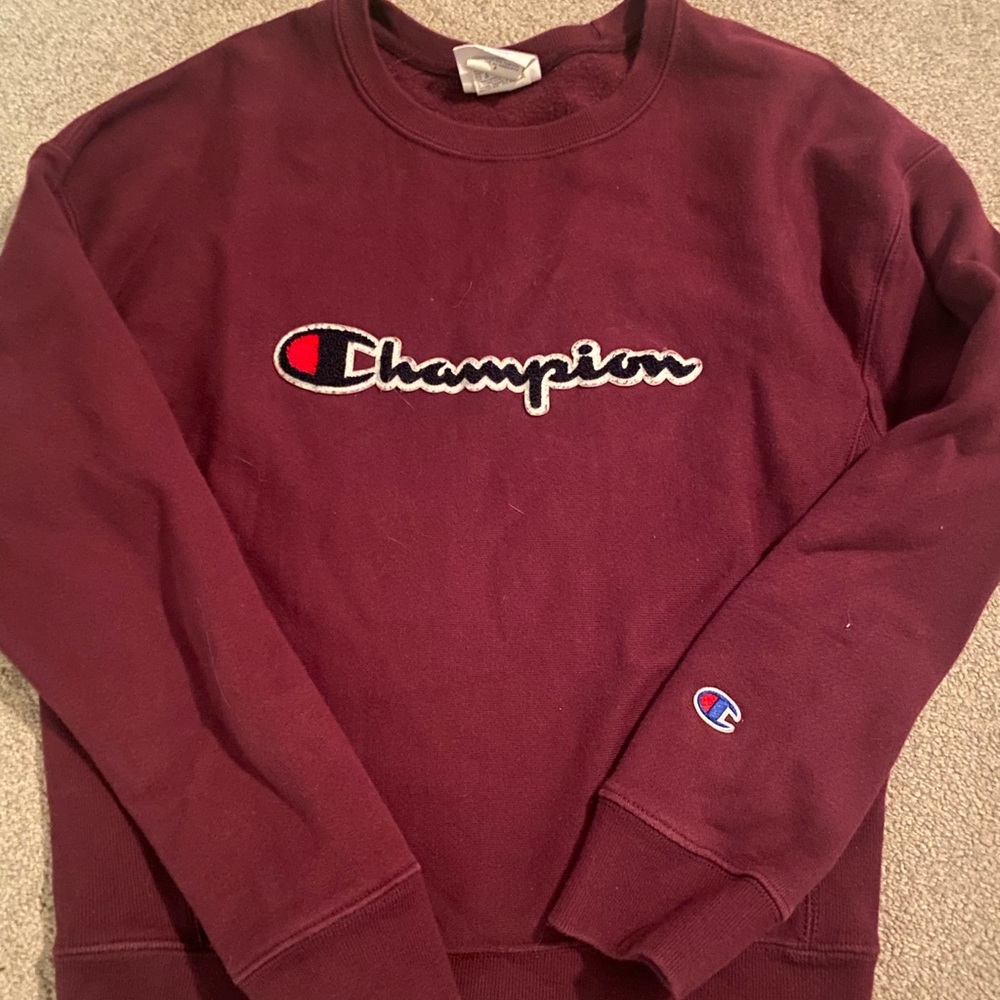 Burgundy champion crew neck. Used. Good condition